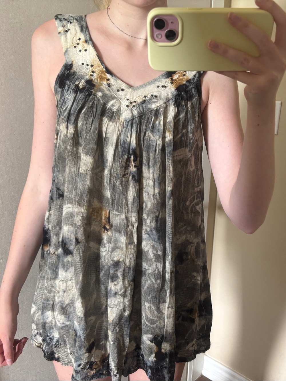 Sleeveless V-Neck Floral-Print Women's Top in Gray and Cream